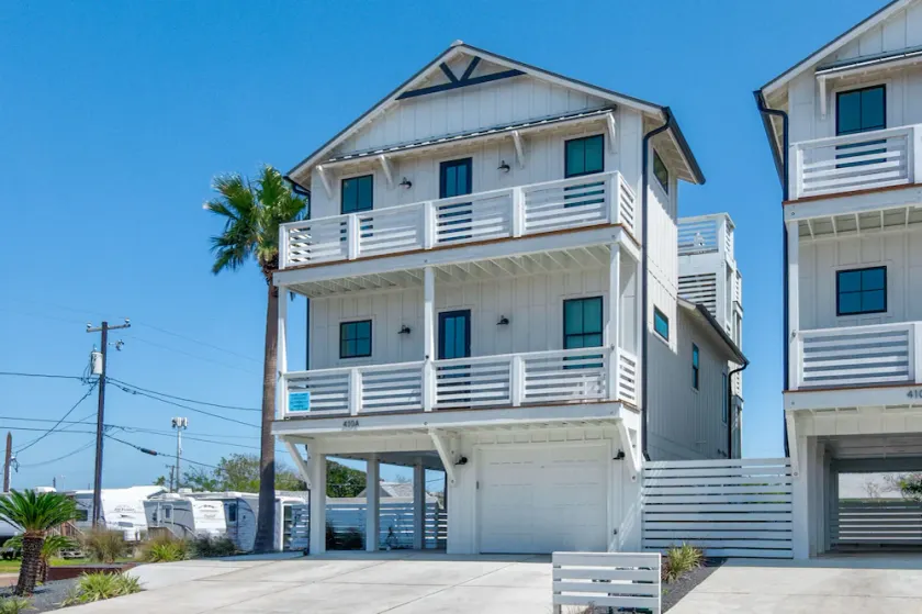 2 Blocks to Restaurants/Shopping. Private Heated Pool! Ocean Views. Golf cart! - Image 1