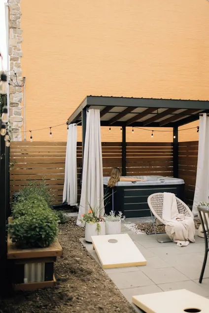 Four Bed Family Stay. Near Sight and Sound. Hot Tub. Full Kitchen. - Image 1