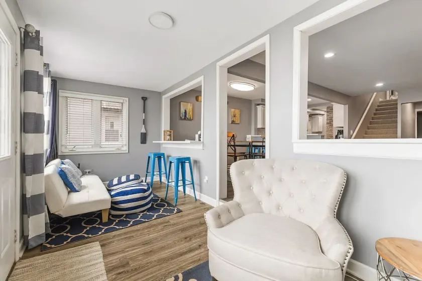 Lakefront Home on Fox Lake, IL under 90 minutes from Chicago!  - Image 1