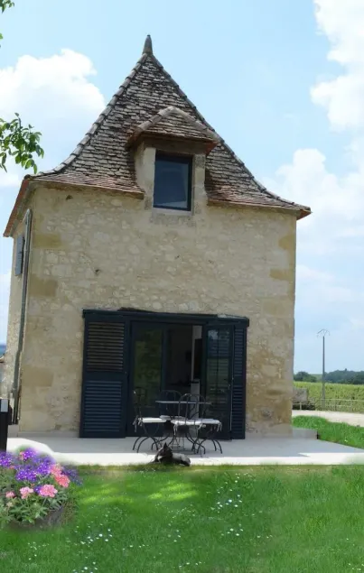Le Pigeonnier de Château Picon – Hébergement insolite au cœur des vignes - Image 1