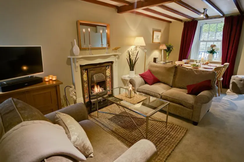 Glascoed - sleeps 4 guests  in 2 bedrooms - Image 1