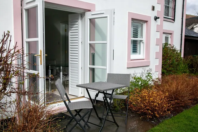 Child friendly ground floor accessible apartment close to town centre - Image 1