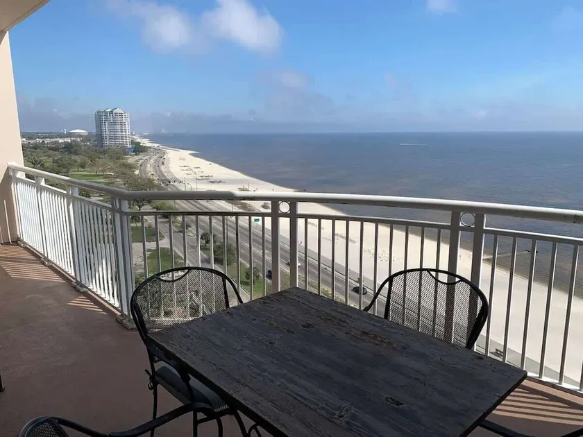 Lighthouse Hideaway - Image 1