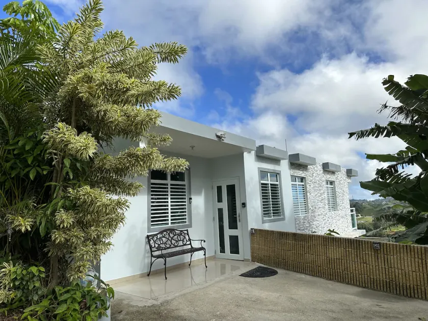 Beautiful & Relaxing Cottage House-2br/1.5 bath- with great mountain views. - Image 1
