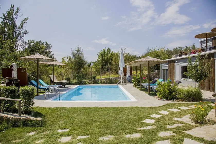 Roxani Aqua Bliss - Serene Garden Getaway - Image 1