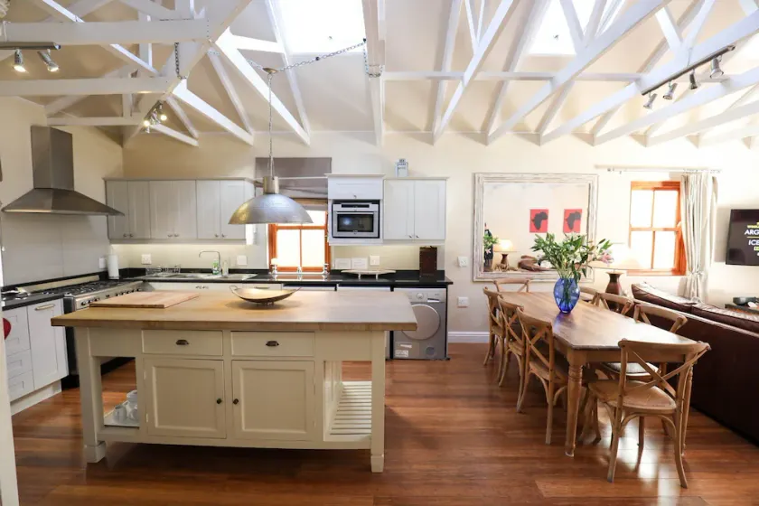 2 Bedroom Cottage, spacious open plan living area in the heart of Constantia - Image 1
