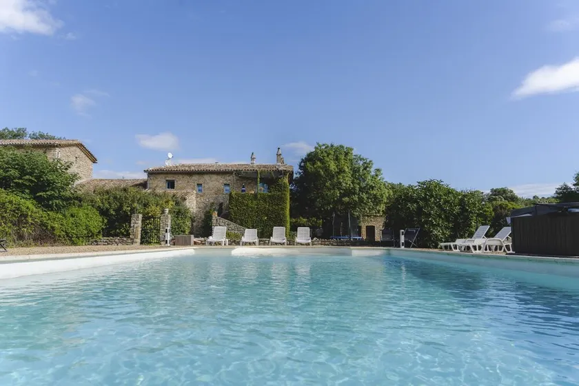 Casa rural con piscina y jacuzzi en medio de los viñedos. - Image 1