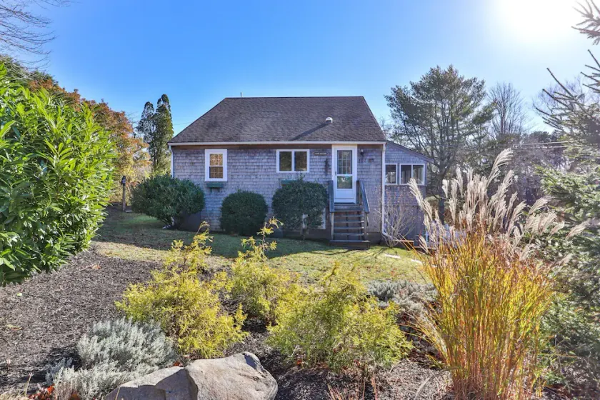 Awesome Location! Right on the Chatham \"Loop\", Perfect for Long Walks! - Image 1