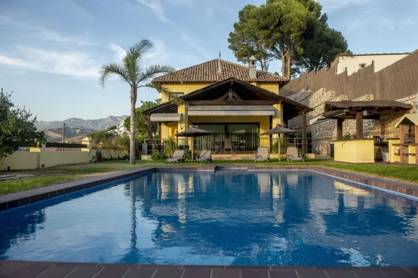 Villa de Lujo, Vistas al Mar,jardin con Wifi,cine Exterior - Image 1