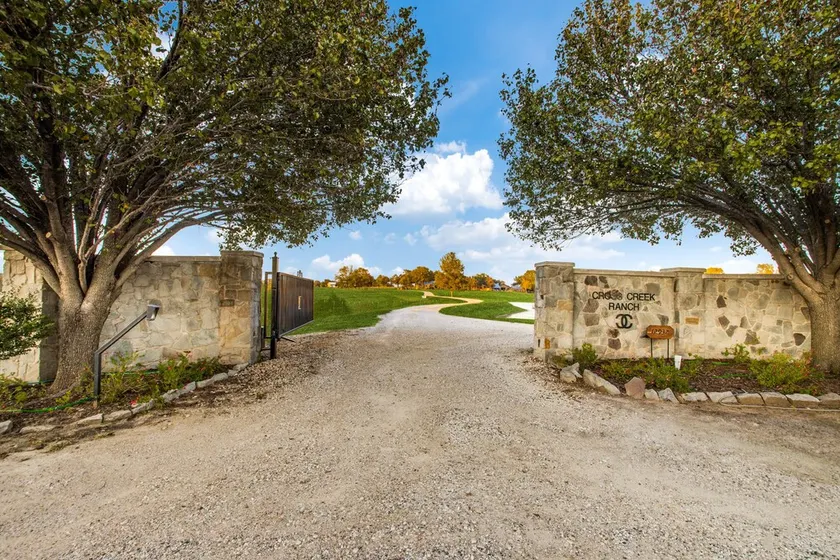 Luxury Ranch Retreat on 100+ Acres Near Dallas w/ Pool & Lake Access - Image 1