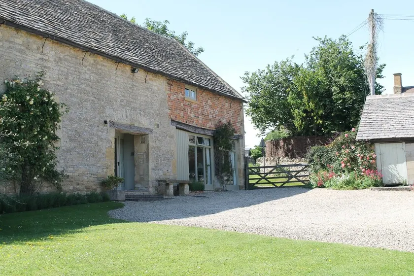 Delightful, barn cottage in peaceful rural village. Walks, pubs, scenery. Relax! - Image 1