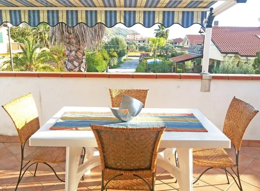 A really cute and tasteful apartment just 180 from the sandy beach. - Image 1