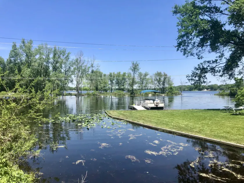 Lake Cabin on 500 acre all sports lake, Snug Harbor close to Vicksburg,Kalamazoo - Image 1