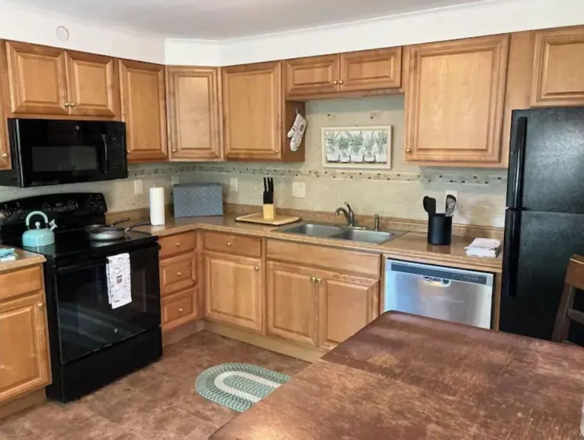 🍷Wine & WiFi✔️at Riverwalk! Full Kitchen - Parking! - Image 1