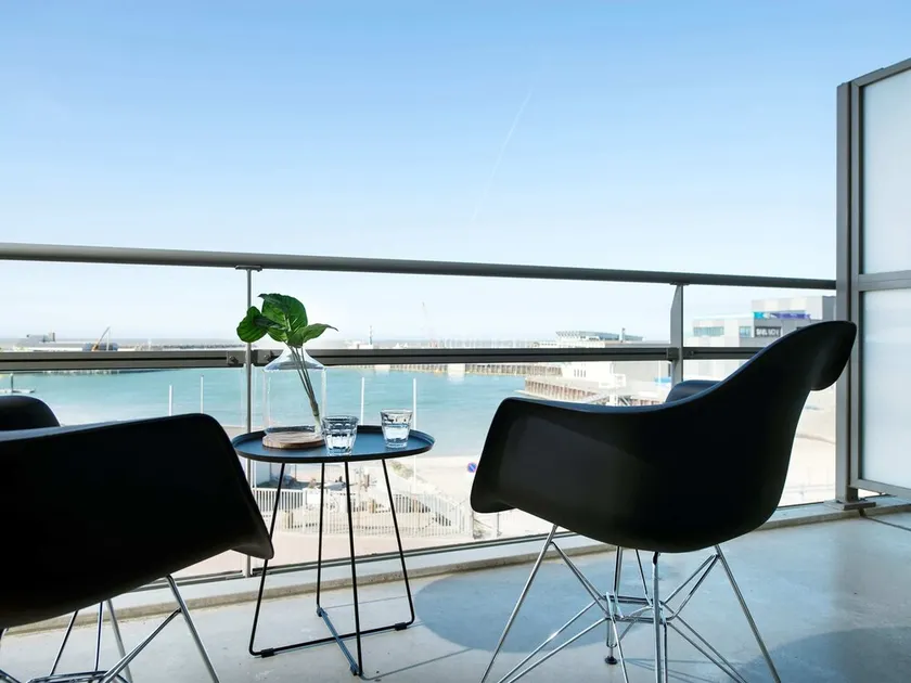Luxury apartment in Scheveningen - Image 1