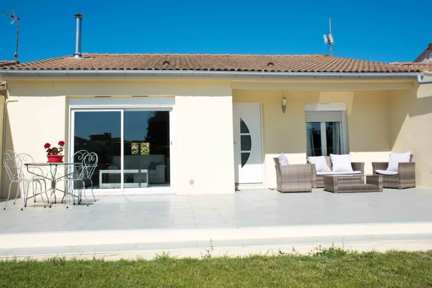MAISON ,CONFORT CONTEMPORAIN ET TRANQUILITE A 15 MN DES PLAGES - Image 1