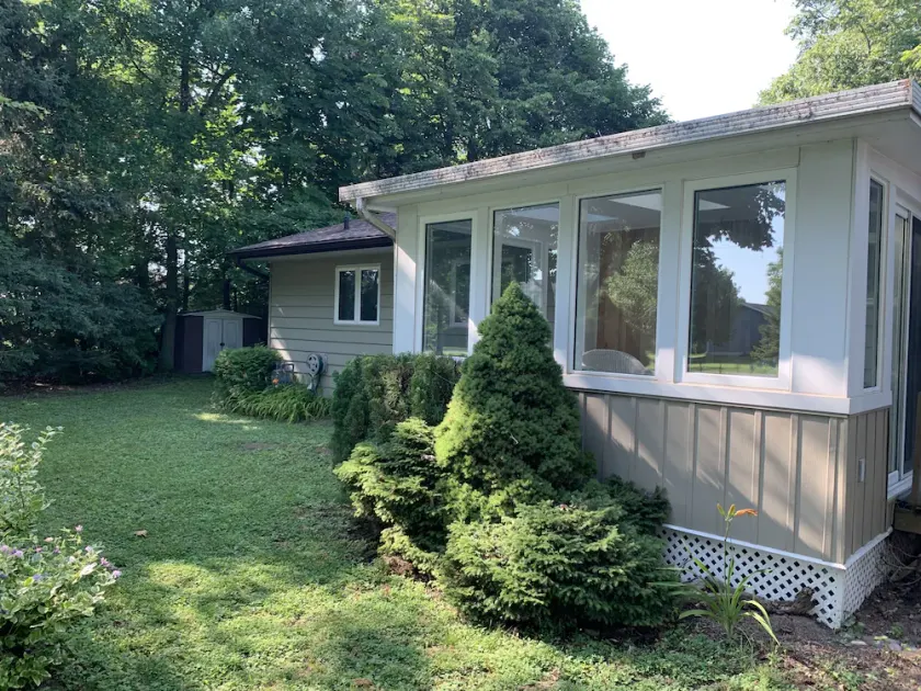 Private Lake View Cottage on Lake Huron - Image 1