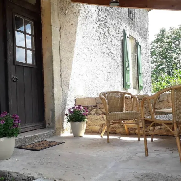Autentisk sommerhus omgivet af natur med privat pool - Image 1