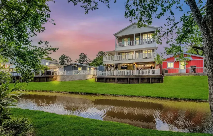 Immaculate Ocean Lakes Beach House Oceanview Oasis Walking Distance to the Beach - Image 1