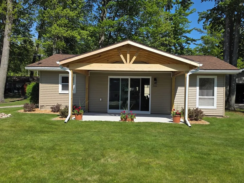 Centrally located, four season retreat w/firepit and lakeview. - Image 1