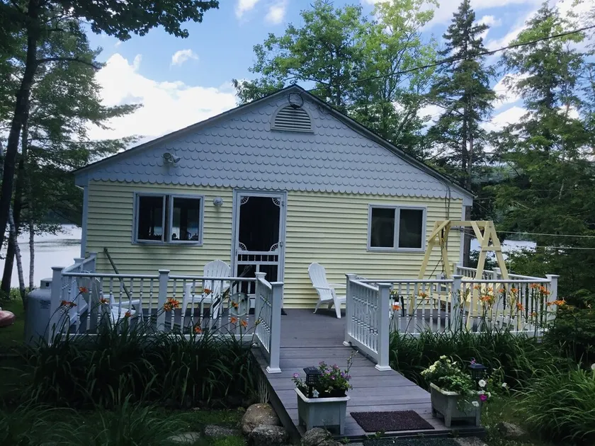 Peaceful Waterfront Cottage - Image 1