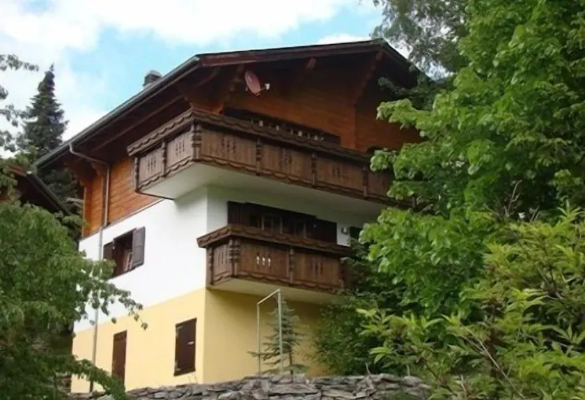 Comfortable wooden chalet in a location with pristine view in the mountains - Image 1