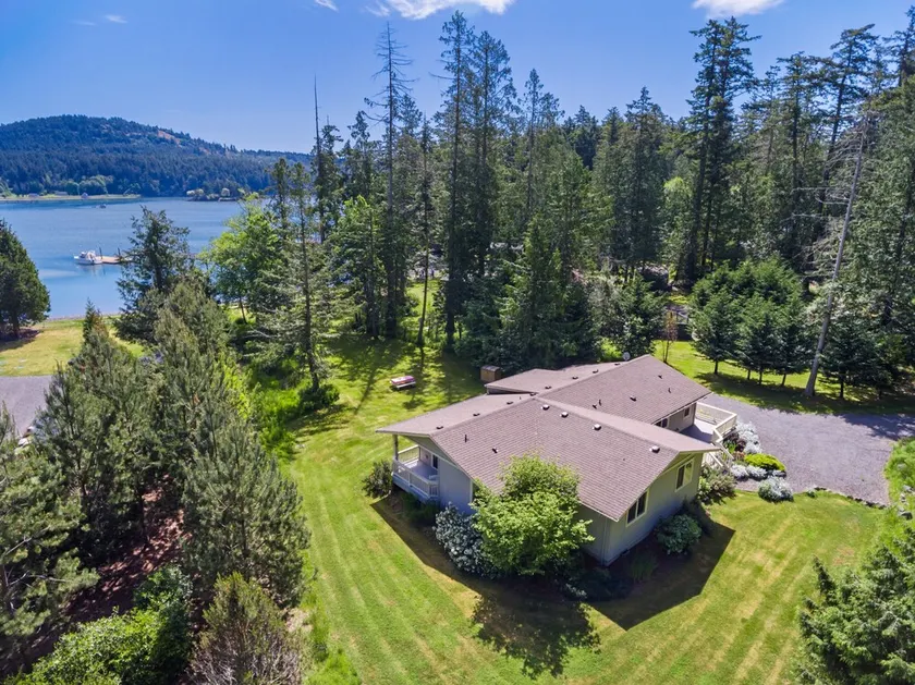 San Juan Island Beach House, Waterfront Lodging just minutes from Roche Harbor! - Image 1