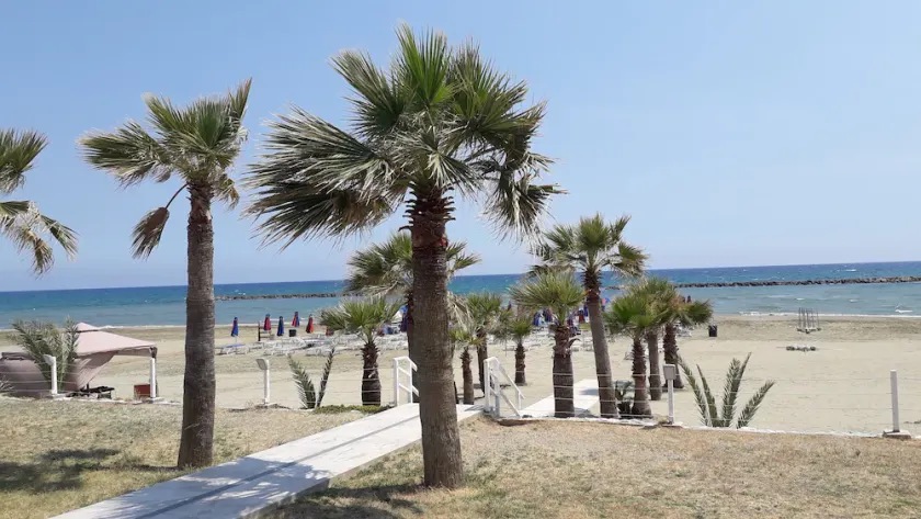 Sea Breeze 1-BR Apt in Pyla - Image 1