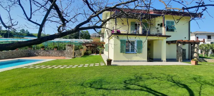 Fantastic farmhouse with swimming pool just a step away from Cinque Terre. - Image 1