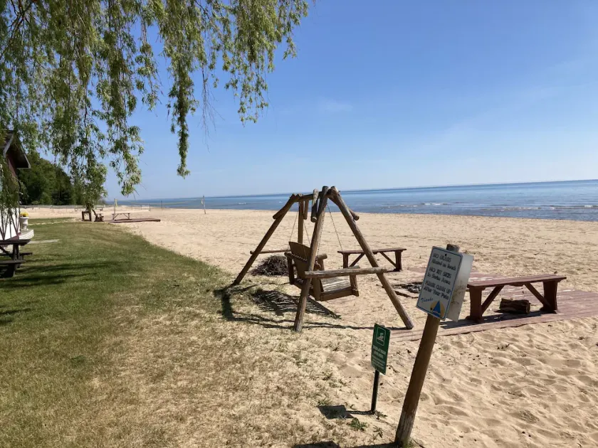 Lakeside condo - Image 1