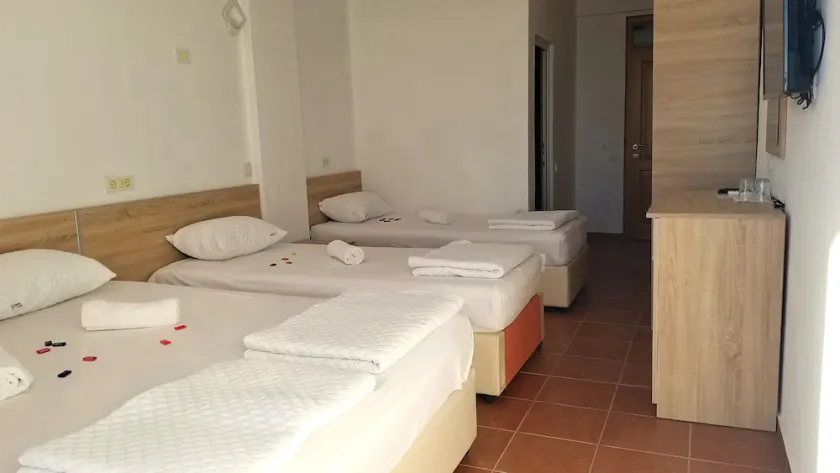 Comfy family with double bed + 2 single beds - sea view balcony - Image 1