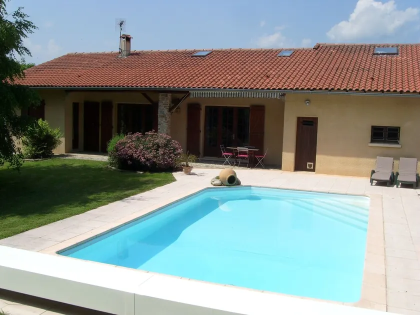 maison au calme et reposante avec piscine privative dans une région touristique - Image 1