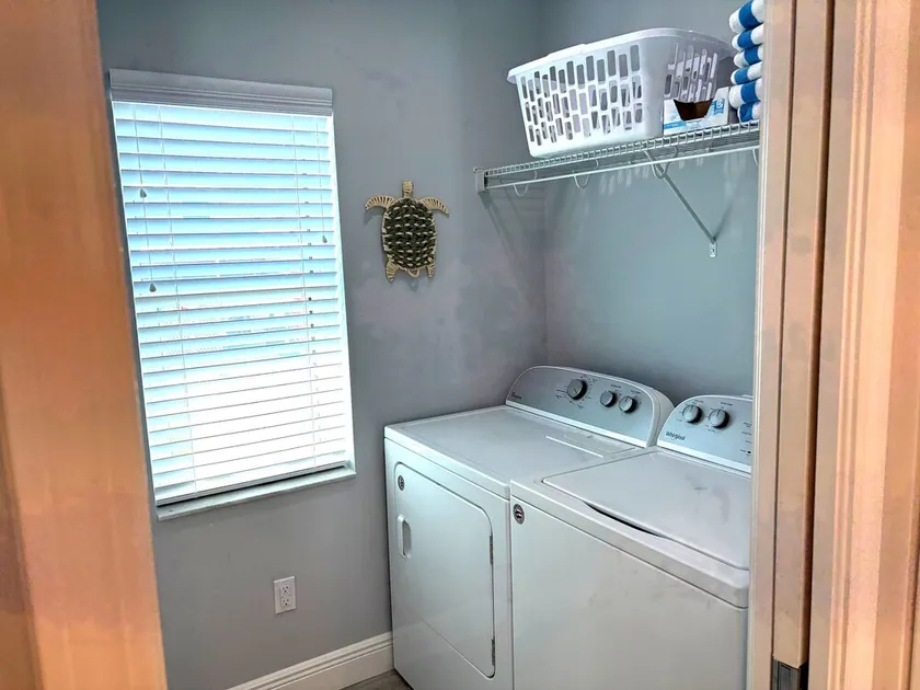 \"Lazy Day\" - Beach Paradise w/Pool, 2 min walk to beach! Pet friendly! - Image 1
