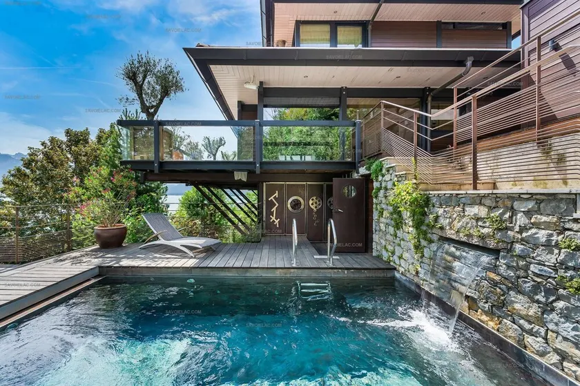 Exceptionnelle Villa Hollywood au bord du Lac d'Annecy - Image 1