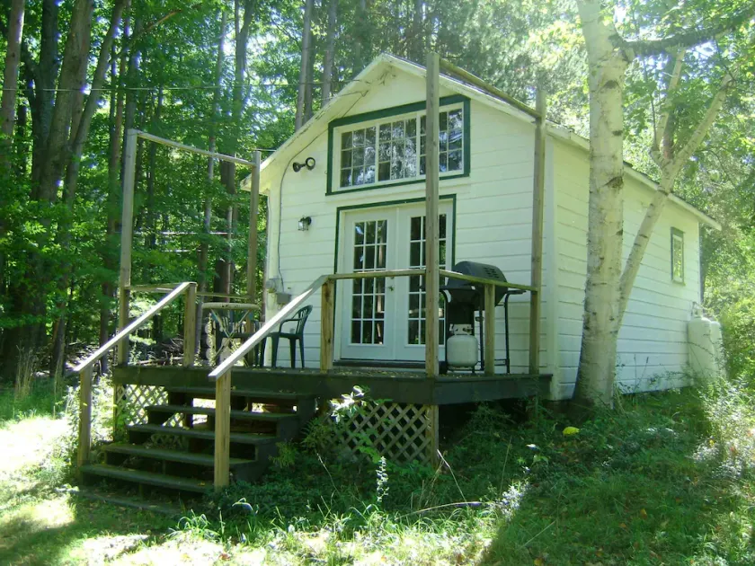 Charming Woodstock Teahouse Cottage vom Sawkill Creek Forellenbach - Image 1