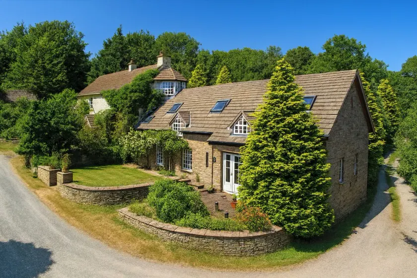 The Hillis Farmhouse - 6 Bed - Sleeps 11 - Pets - Image 1