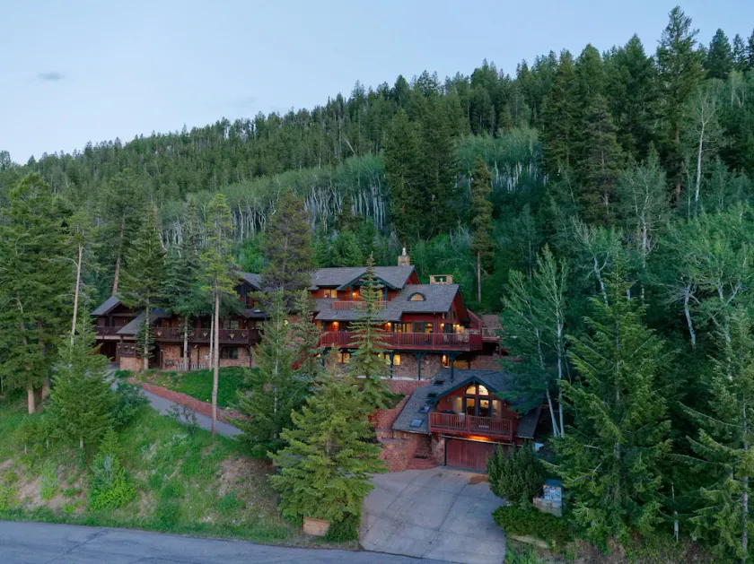 Alpine Setting Nestled Against the National Forest - Image 1