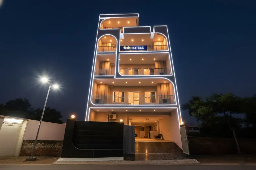 Hotel O Naveen Stay - Image 1