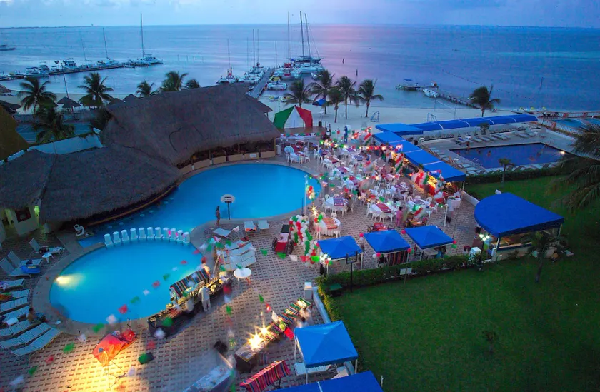 Aquamarina Beach Hotel - Image 1