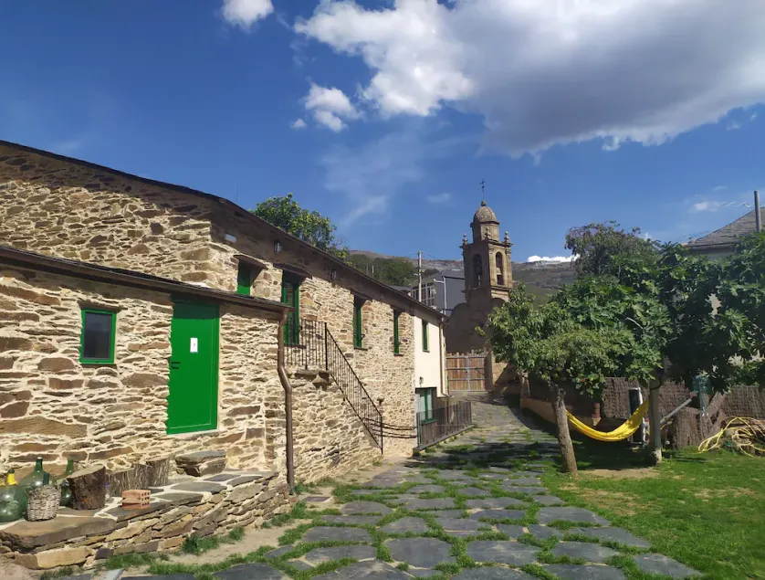 Casa Tradicional con Jardín y Vistas a la Montaña. Eco dos Teixos - Image 1