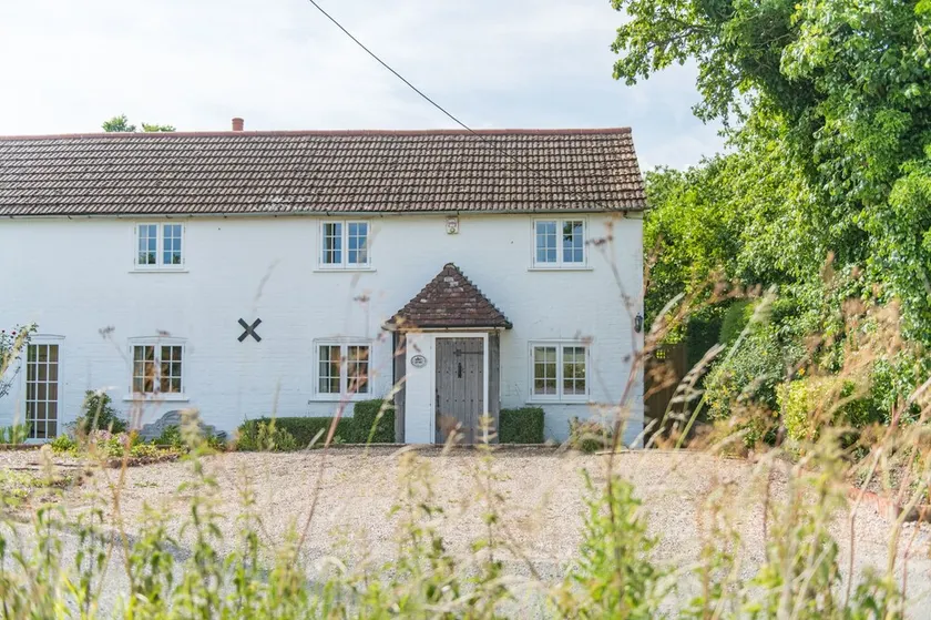 Charming countryside cottage with large garden - Image 1