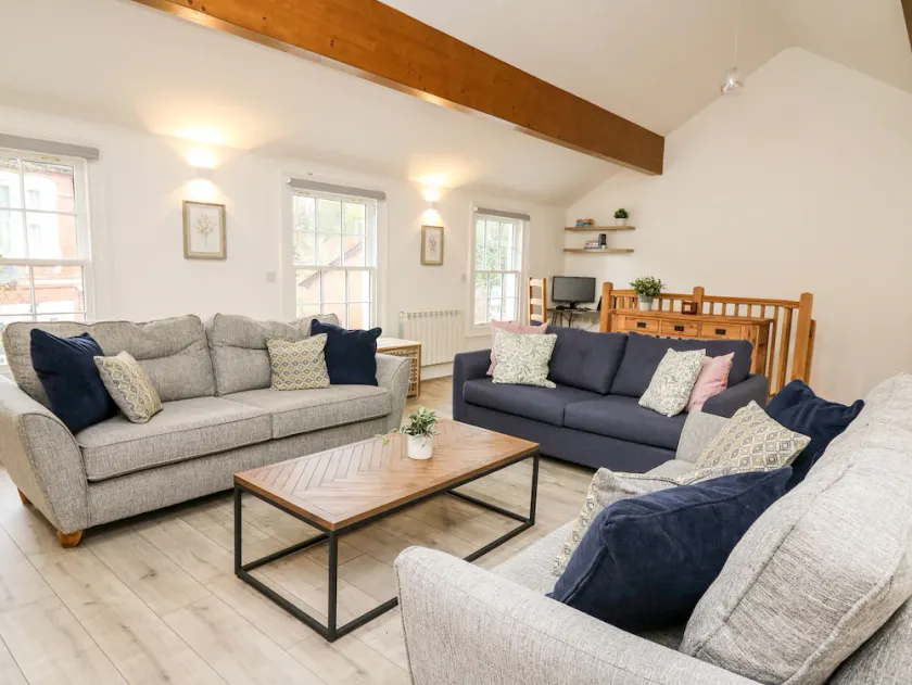 BRIDGEND COTTAGES, character holiday cottage in Llandrindod Wells - Image 1