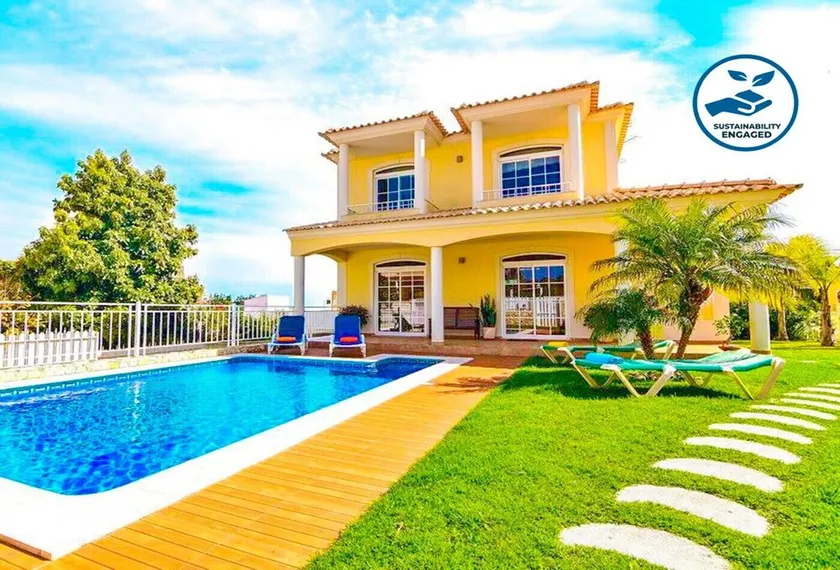Villa with BBQ and heatable pool in Armação de Pêra - Image 1