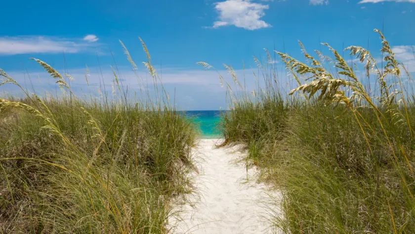 Beach Haven! 2BR 2BA Sleeps 6! Coastal paradise awaits! - Image 1