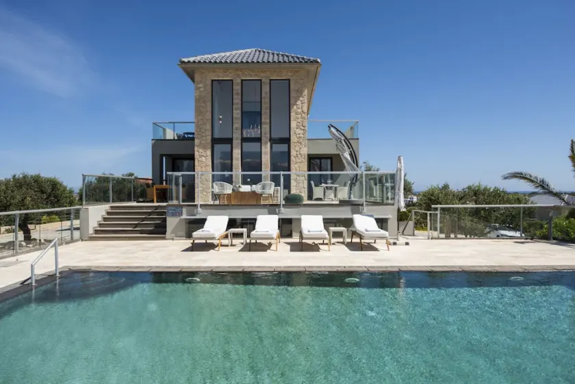 Athena Villa Superior - Image 1