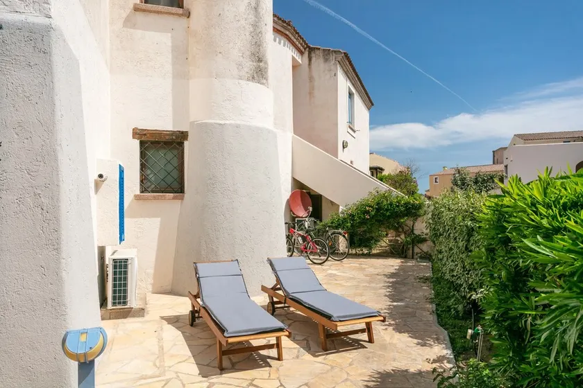 Central Apartment with Garden, Terraces & Wi-Fi Near Beach - Image 1