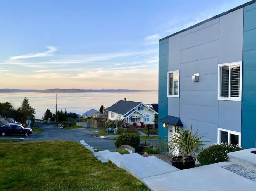 Amazing View of Commencement Bay in Old Town Tacoma - Image 1