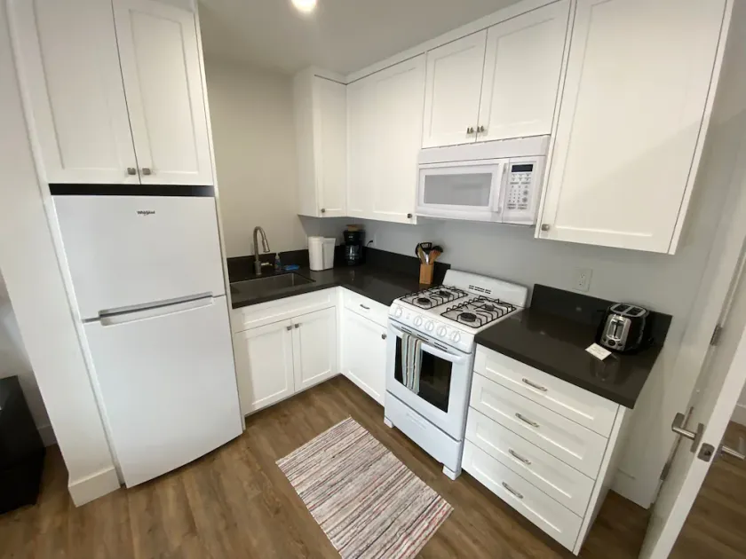 30’ From Sand- Studio Full Bath/Kitchen/In-Unit Laundry & Garage - Image 1