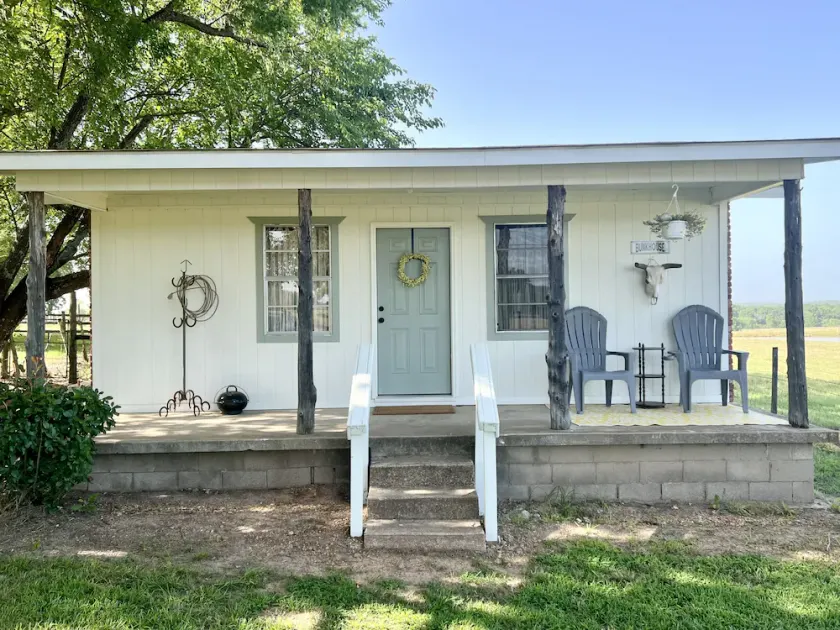 Bunkhouse on working cattle ranch minutes from town - Image 1