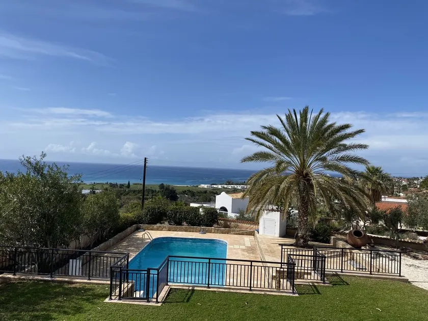 Villa moderna y encantadora, gran piscina privada, vistas al mar, 5 minutos de Coral Bay y comodidades - Image 1